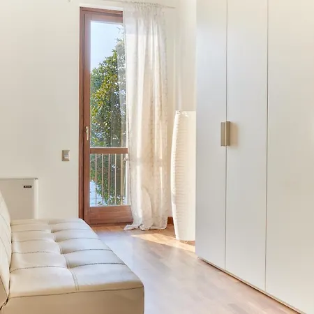 Front Casa Christina Feriehus Malcesine