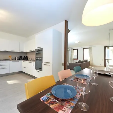 Front Casa Christina *