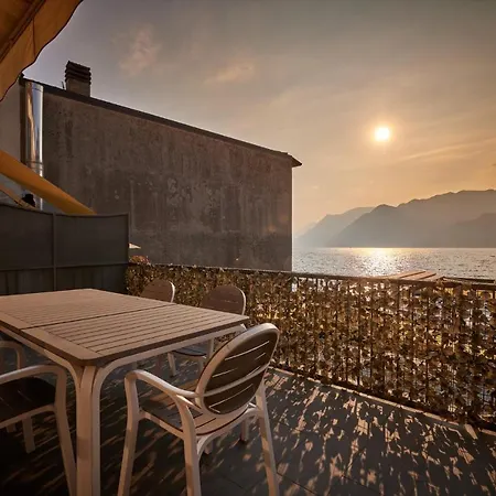 Front Casa Christina 펜션 *